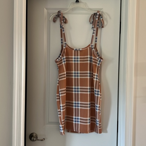 Almost Famous Peach, Cream, Blue Plaid Mini Dress, Spaghetti Straps, Bodycon 2X - Picture 2 of 9